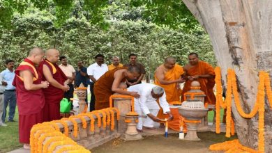 Photo of बुद्ध पूर्णिमा पर सीएम नीतीश ने की बौद्ध शिला एवं बोधिवृक्ष की पूजा-अर्चना