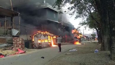 Photo of मणिपुर में लगातार दूसरे दिन भी हिंसा, भीड़ ने चार और विधायकों के घर फूंके