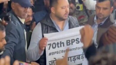 Photo of धरने पर बैठे BPSC अभ्यर्थियों से मिले तेजस्वी यादव