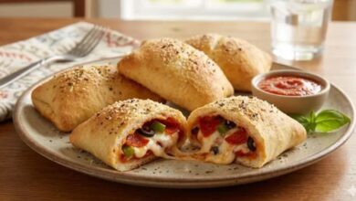 Photo of बिना ओवन कड़ाही में बनाएं कैफे जैसे क्रिस्पी Bread Pizza Pockets