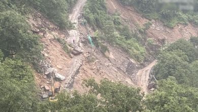 Photo of बारिश के बाद यमुनोत्री हाईवे पर मलबा पत्थर आने से रास्ता बंद
